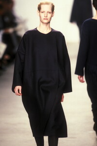 927745428_CalvinKlein1998WomenRTW92.thumb.jpg.c5012443a65a3691c57e8fb5bb336f71.jpg