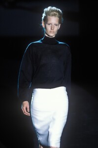 931821475_Gucci1998WomenRTW30.thumb.jpg.e4b076e369bfd387740ffdba45c82aa6.jpg
