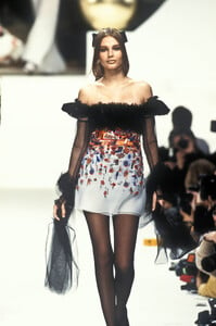 943079700_Chanel1994HauteCouture169.thumb.jpg.e50f3b538961fa14b384be5f6705995d.jpg