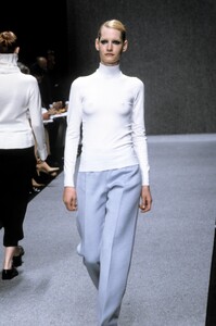 951881563_MichaelKors1998WomenRTW10.thumb.jpg.031047a153a568e76744258d9285878d.jpg