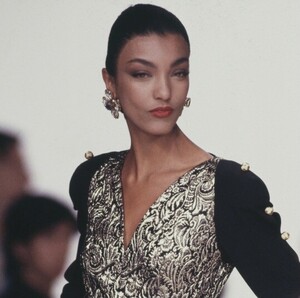 Vania Rtw AutumnWinter 1990 Laroche.jpg