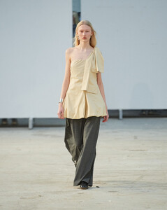 AW23-Copenhagen-Fashion-Week-The-Garment-Runway-4-5-James-Cochran-6.thumb.jpg.ab6c9cd257d17f46d54c9d48c845b248.jpg