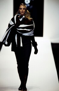 Christian-Dior-FW-1993-100.thumb.jpg.ff69fa54e68fe7efdb78876cfa36dea5.jpg