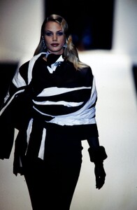 Christian-Dior-FW-1993-101.thumb.jpg.cd5e4258a5491280ea15f1a3373938ae.jpg
