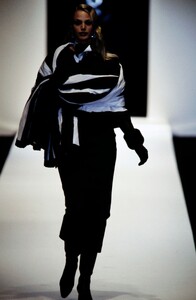 Christian-Dior-FW-1993-98.thumb.jpg.45f9c8ae3b4e141db10c4c1ff76e5b22.jpg