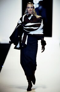 Christian-Dior-FW-1993-99.thumb.jpg.f8f6abf007ae936505c6e9a812f9a242.jpg