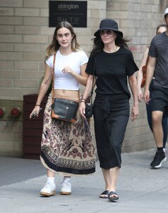 Courteney-Cox---With-daughter-Coco-Arquette-out-in-New-York-02.jpg