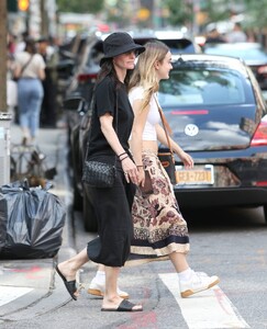 Courteney-Cox---With-daughter-Coco-Arquette-out-in-New-York-07.jpg