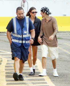 Hailey-Bieber---With-Justin-spotted-at-Air-Pegasus-Heliport-in-New-York-06.jpg