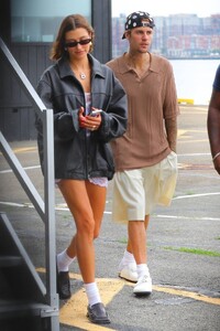 Hailey-Bieber---With-Justin-spotted-at-Air-Pegasus-Heliport-in-New-York-29.jpg