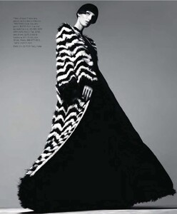 Harpers-Bazaar-February-No-02-2013-dragged-28.thumb.jpg.0382abb444b1abd269a16c2629ff37a6.jpg