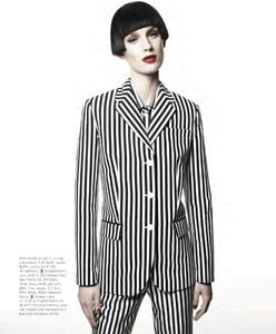 Harpers-Bazaar-February-No-02-2013-dragged-29.thumb.jpg.6cabad16c02b45b0ecf7b1489668a379.jpg