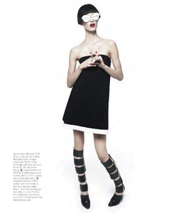 Harpers-Bazaar-February-No-02-2013-dragged-34.thumb.jpg.3dd70c10298d79cc08e94caa2f47099f.jpg