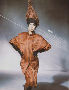 MadameDe1186_043.thumb.jpg.2b3dae69a6a8a254ade896198f978a7b.jpg