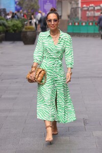 Myleene_Klass_Out_in_London_08_04_2022__4_.jpg