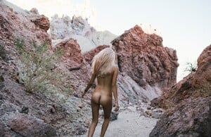 Phoenix-Cotner-Nude-5.thumb.jpg.a82473348aeb5976380eee3afe6c1971.jpg