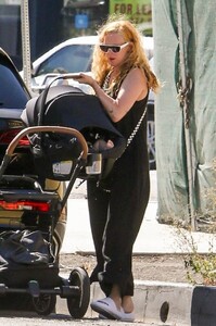 Rumer-Willis---Takes-her-baby-out-in-West-Hollywood-04.jpg