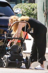 Rumer-Willis---Takes-her-baby-out-in-West-Hollywood-18.jpg