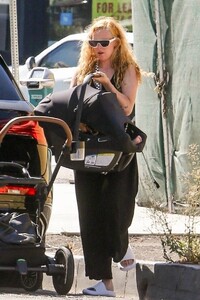 Rumer-Willis---Takes-her-baby-out-in-West-Hollywood-19.jpg