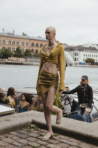 SS24-CopenhagenFashionWeek-TGBotanical-Backstage-@thestreetland-16.thumb.jpg.65374349ae5e772b3a9f397fbcfcf1be.jpg