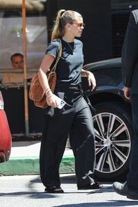 Sofia-Richie---Makes-her-way-to-South-Beverly-Grill-in-Beverly-Hills-12.jpg