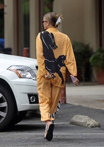 Sofia-Richie---Seen-with-her-husband-Elliot-Grainge-in-Montecito-07.jpg