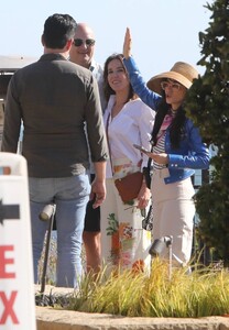 Zooey-Deschanel---With-Jonathan-Scott-have-a-lunch-at-Nobu-Restaurant-in-Malibu-11.jpg