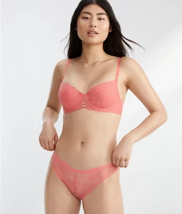 bte945284s3_tearose_24Mar23_1.webp