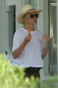 cameron-diaz-and-benji-madden-out-for-ice-cream-in-los-angeles-07-31-2023-3.jpg