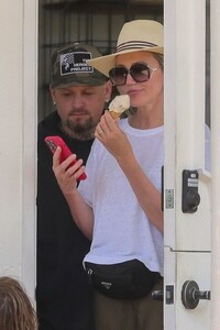 cameron-diaz-and-benji-madden-out-for-ice-cream-in-los-angeles-07-31-2023-4.jpg