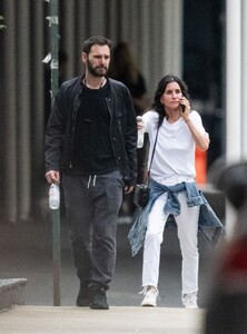 courteney-cox-and-johnny-mcdaid-out-in-new-york-08-26-2023-0.jpg