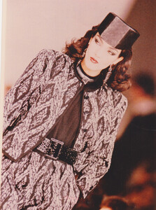 defile-YSL-1986_500.jpg.0224bc4c49890b8a7195fadfb2cb1f57.jpg