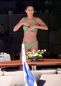 demi-moore-in-a-green-bikini-08-11-2023-12.jpg