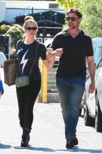 denise-richards-and-aaron-phypers-out-shopping-in-malibu-08-10-2023-4.thumb.jpg.227f58ff83a2464da23fbb6cac63735e.jpg