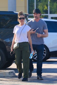denise-richards-and-aaron-phypers-shopping-at-a-consignment-store-in-los-angeles-07-03-2023-1.jpg
