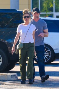 denise-richards-and-aaron-phypers-shopping-at-a-consignment-store-in-los-angeles-07-03-2023-2.jpg