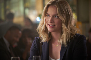 elizabeth-lail-lola-morgan.jpg
