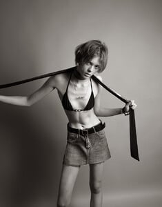 gallery_model_BenWqQgmiNdo.jpg