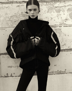 gallery_model_qWTdXGgexFt3.jpg
