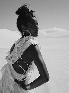 gallery_model_uxWi6h9EqeX.thumb.jpg.a0e8b1bf4adad35aba40f808ec384e1c.jpg