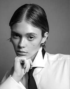 gallery_model_w2JtxPW7iV5A.jpg