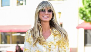heidi-klum-agt-la-gold-heels.jpg