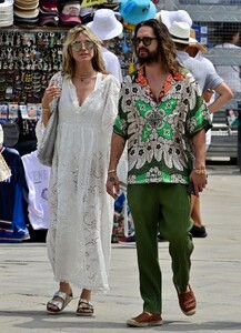 heidi-klum-and-tom-kaulitz-out-in-venice-06-23-2023-2.jpg