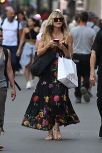 heidi-klum-and-tom-kaulitz-out-shopping-in-paris-07-03-2023-5.jpg