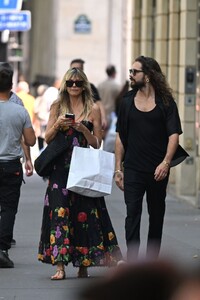 heidi-klum-and-tom-kaulitz-out-shopping-in-paris-07-03-2023-6.jpg