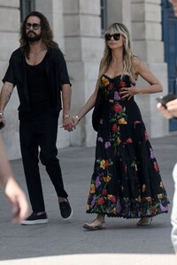 heidi-klum-and-tom-kaulitz-out-shopping-in-paris-07-03-2023-9.jpg