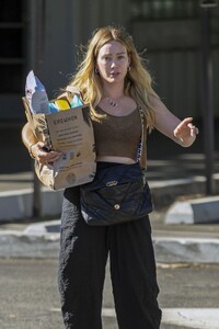 hilary-duff-shopping-at-fred-segal-in-studio-city-08-14-2023-6.jpg