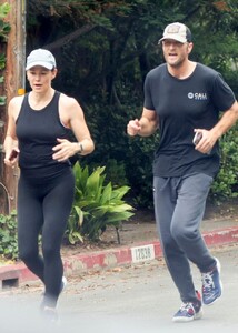 jennifer-garner-and-john-miller-out-jogging-in-brentwood-08-14-2023-2.jpg