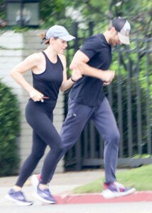 jennifer-garner-and-john-miller-out-jogging-in-brentwood-08-14-2023-4.jpg