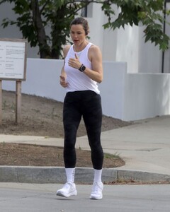 jennifer-garner-out-on-morning-run-in-los-angeles-08-13-2023-1.jpg